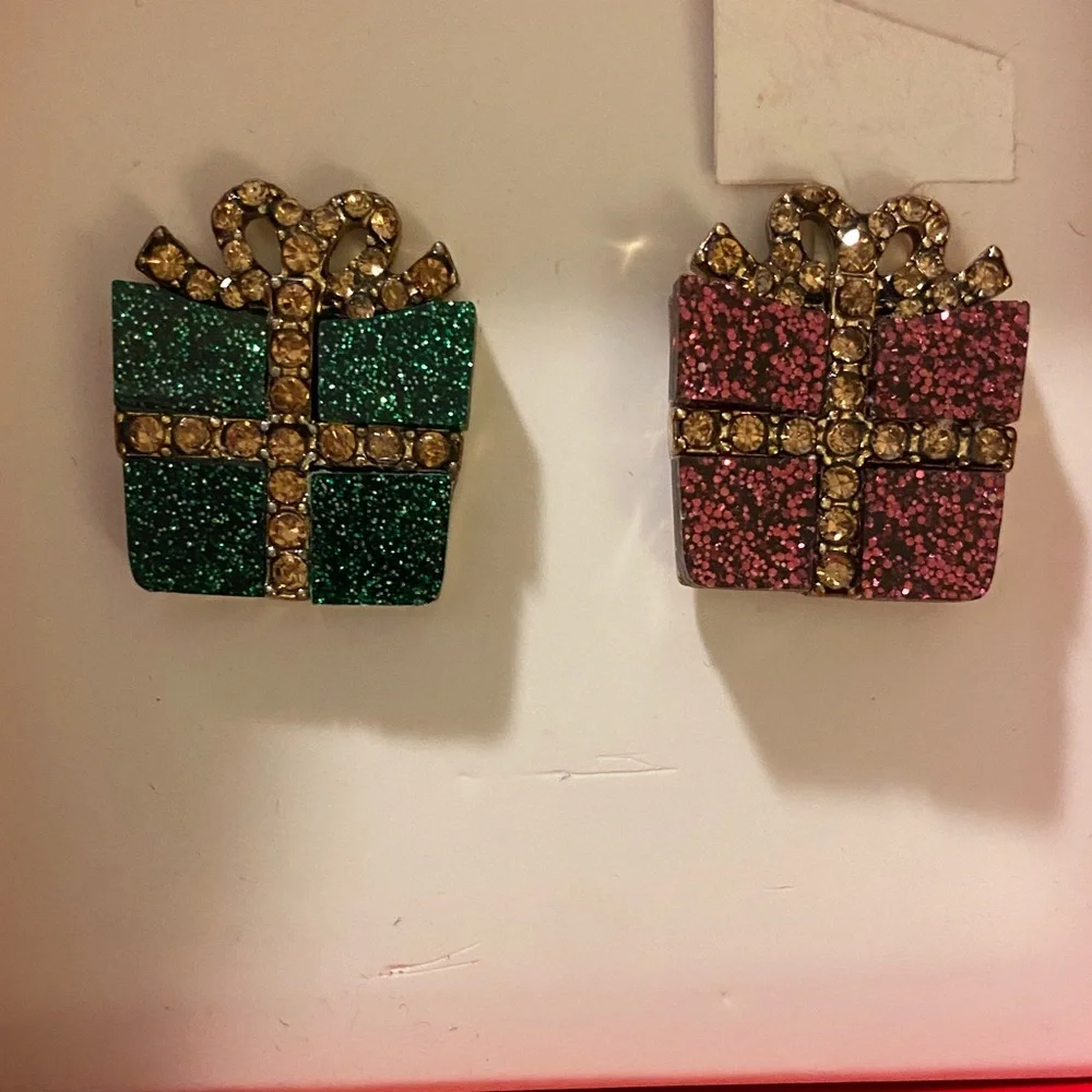 Betsey Johnson Green and Pink Gift Earrings. NWT and comes with gift box 🎁 - Picture 2 of 6